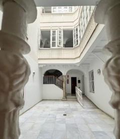 1   -  PISO EN EL CENTRO DE CÁDIZ